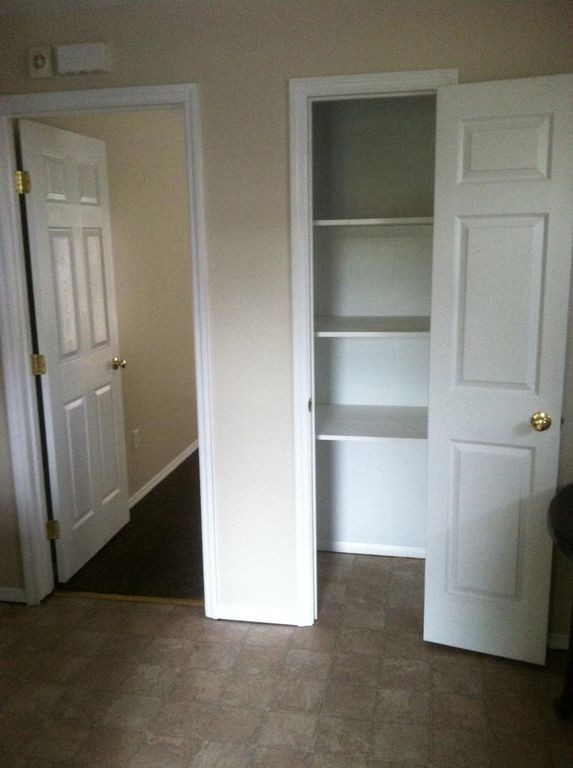 Building Photo - 302 S 2nd St