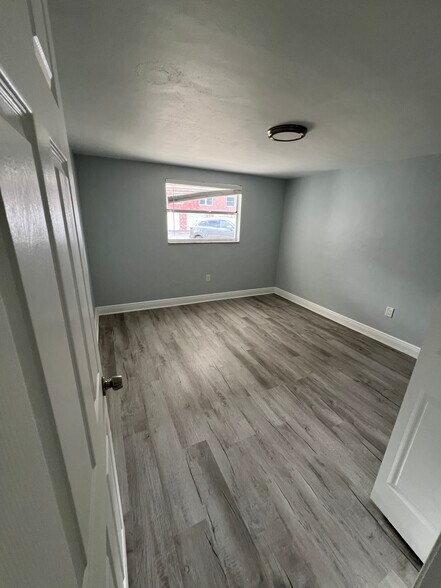 Building Photo - 5337 Pasadena Dr