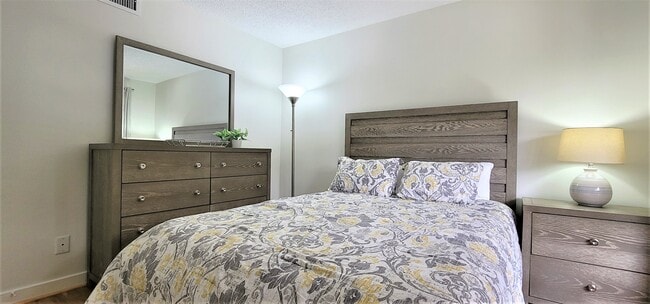 Building Photo - 157 Brackenwood Rd