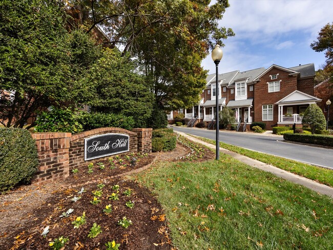 Building Photo - 4936 S Hill View Dr