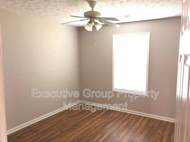 Building Photo - 275 Oxmoor Dr