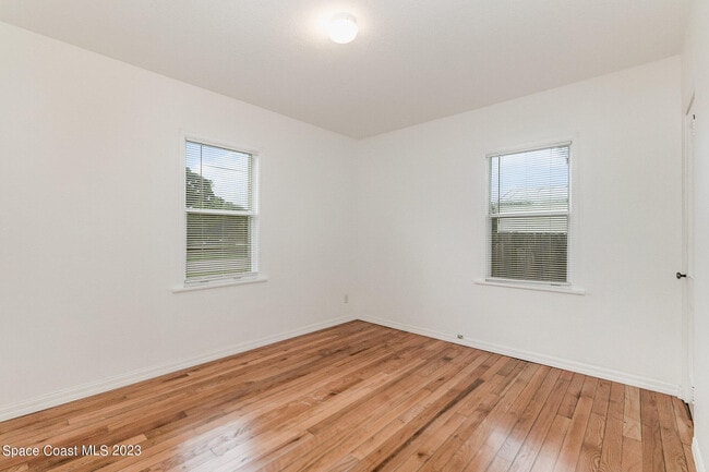 Building Photo - 533 E Lincoln Ave