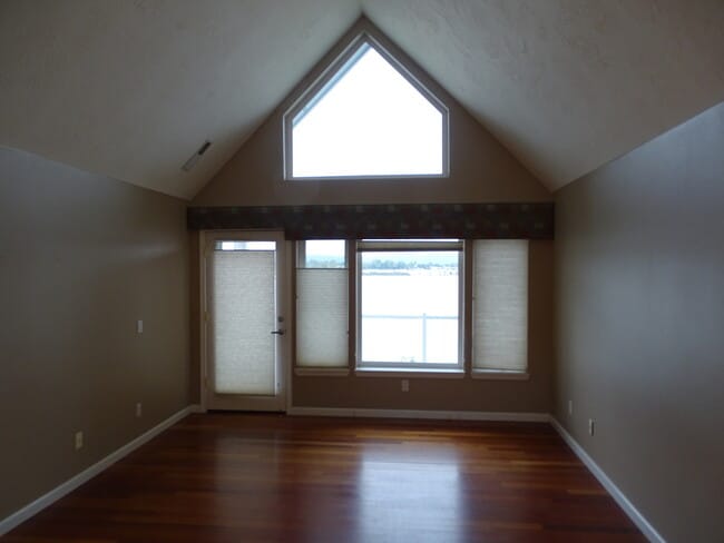 Building Photo - 1457 SE Columbia Way