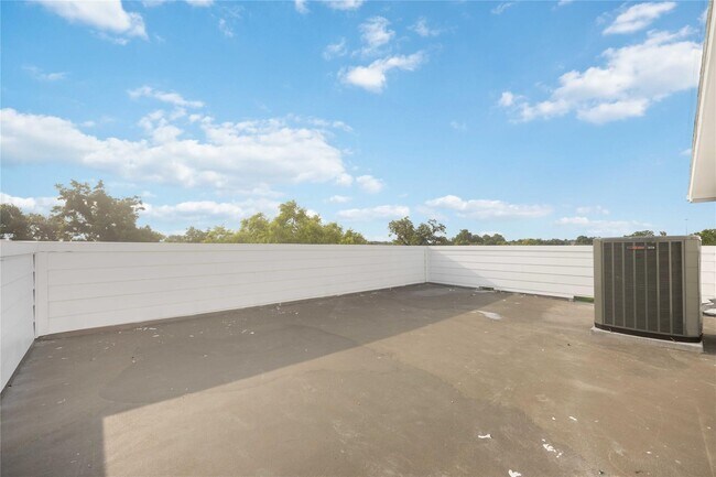 Building Photo - 2115 Dan St