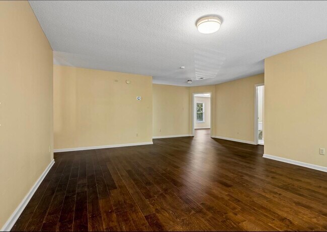 Building Photo - 2033 W Houston Way
