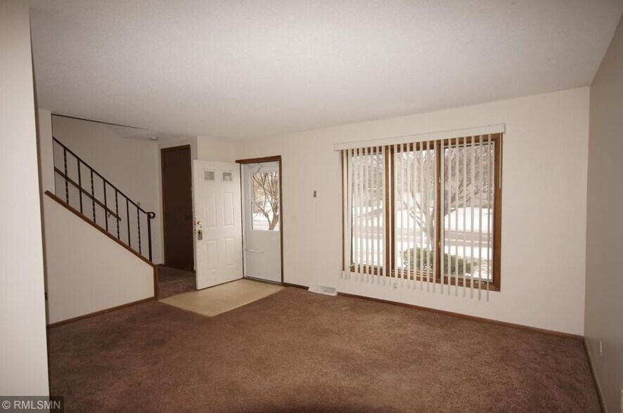 Entrance - living room - 403 Belle Aire Dr