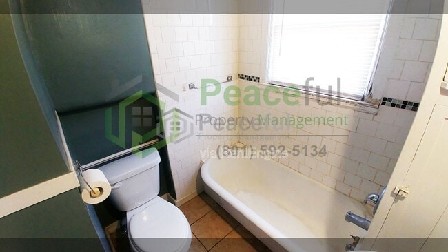 Building Photo - 217 D St E