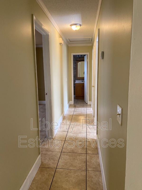 Building Photo - 137 Deerwood Ct
