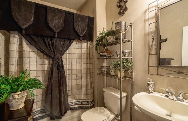 DOWNSTAIRS BATHROOM - 14935 Turret Run