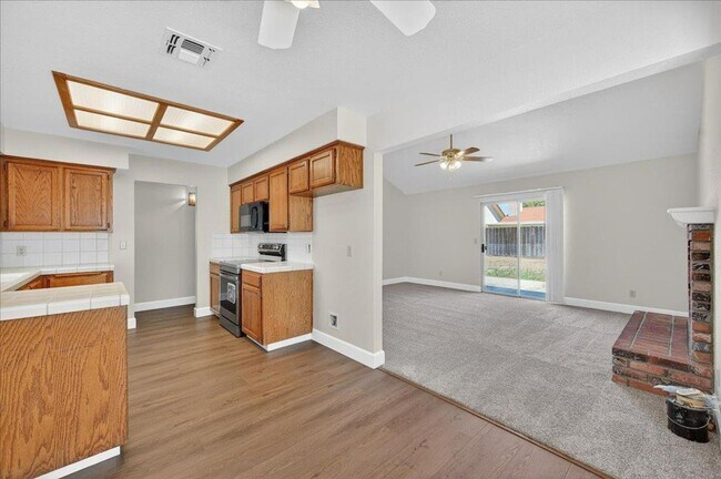 Building Photo - Nicely Remodeled North Fresno 3/2