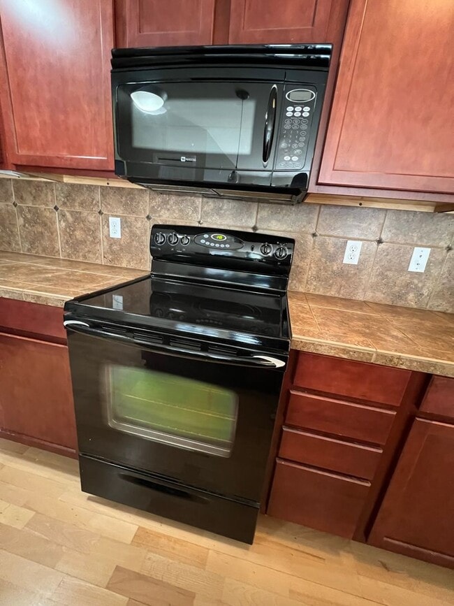 Building Photo - 2 Bedroom 1.75 Bathroom Condo in North Bellingham