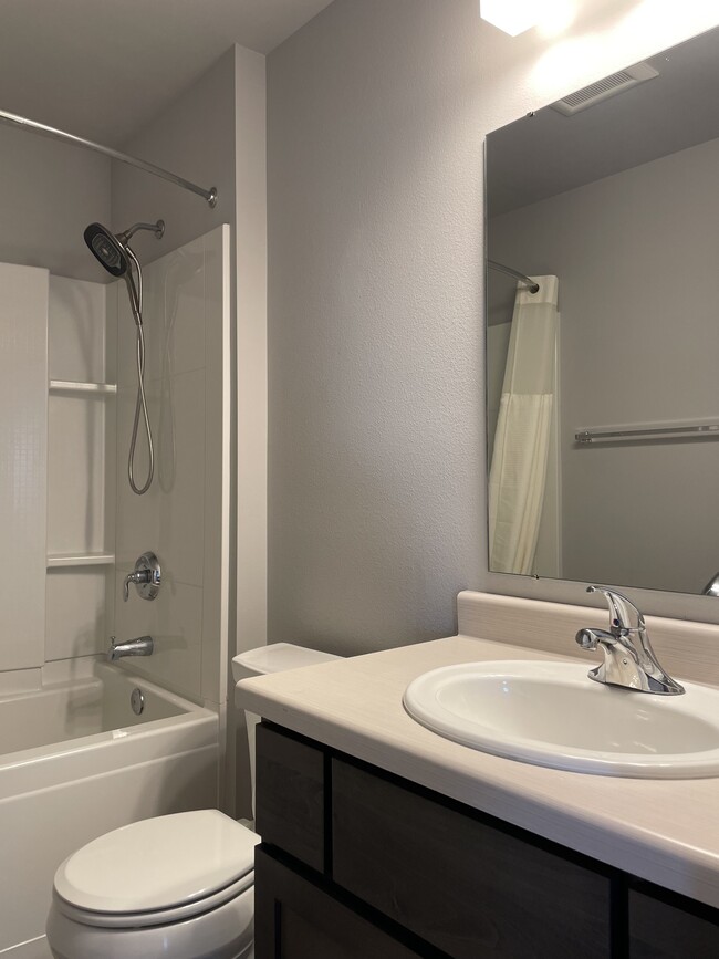 Building Photo - 708 Gingergrass Way