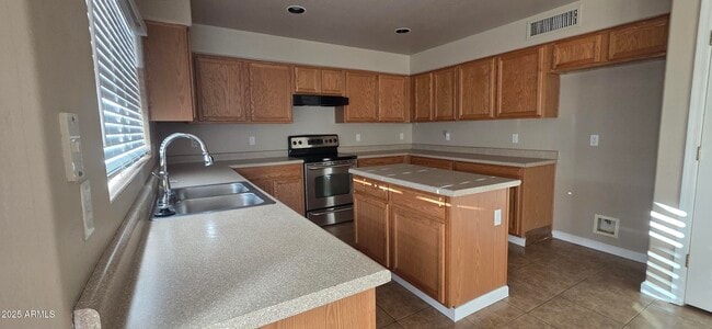Building Photo - 1776 S 156th Ln