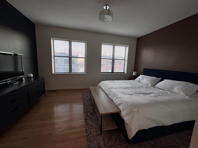 Building Photo - 1726 Aliceanna St