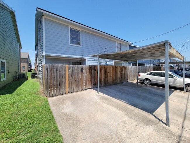 Building Photo - 12332 Ormandy St