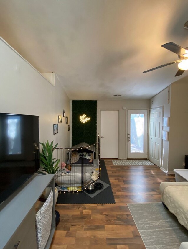 Building Photo - 809 Dora Ct