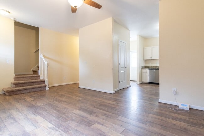 Building Photo - MOVE IN READY 3 Bedroom!