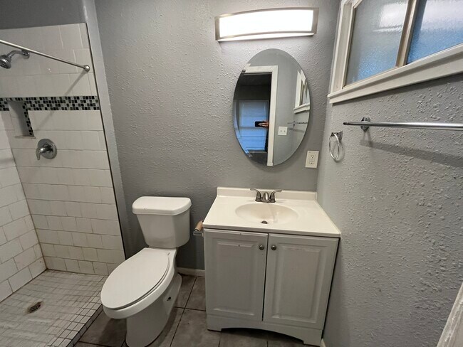 Building Photo - 4534 Waikiki Dr