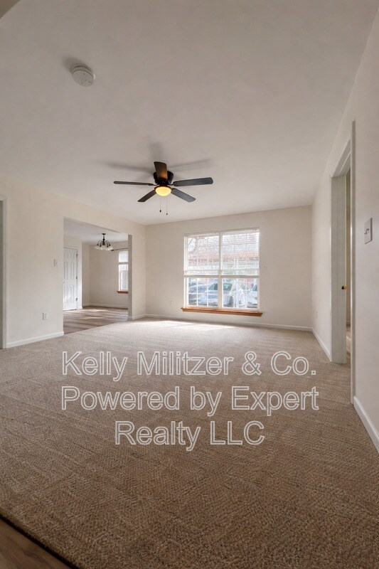 Building Photo - 406 S Church St