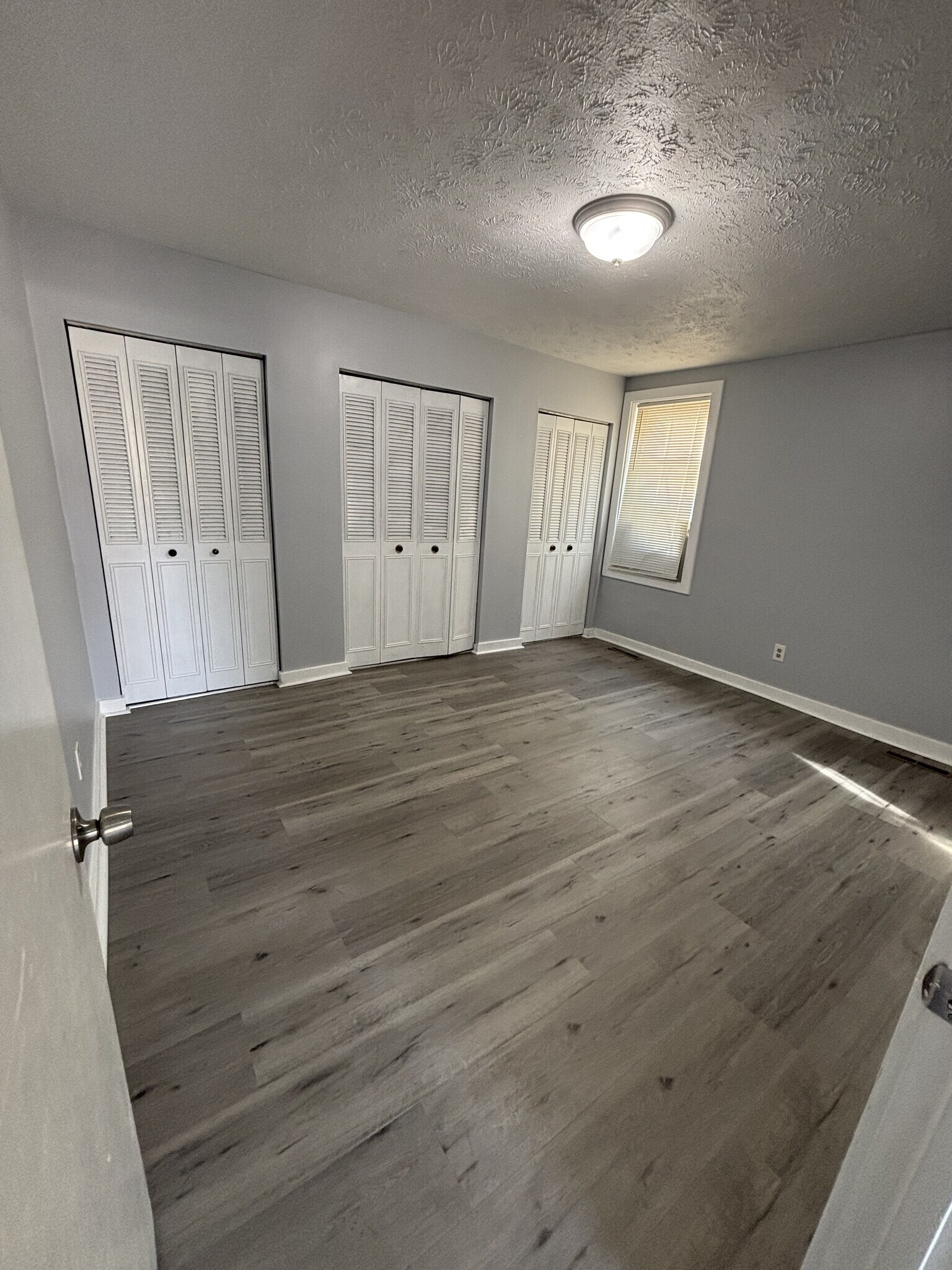 Building Photo - 123 Montmullin St