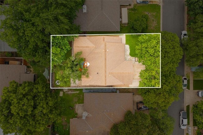 Building Photo - 4902 Pelham Dr