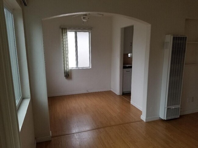 Building Photo - 4432 Utah St