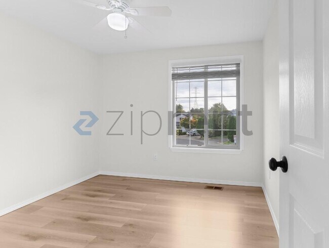 Building Photo - Unit
