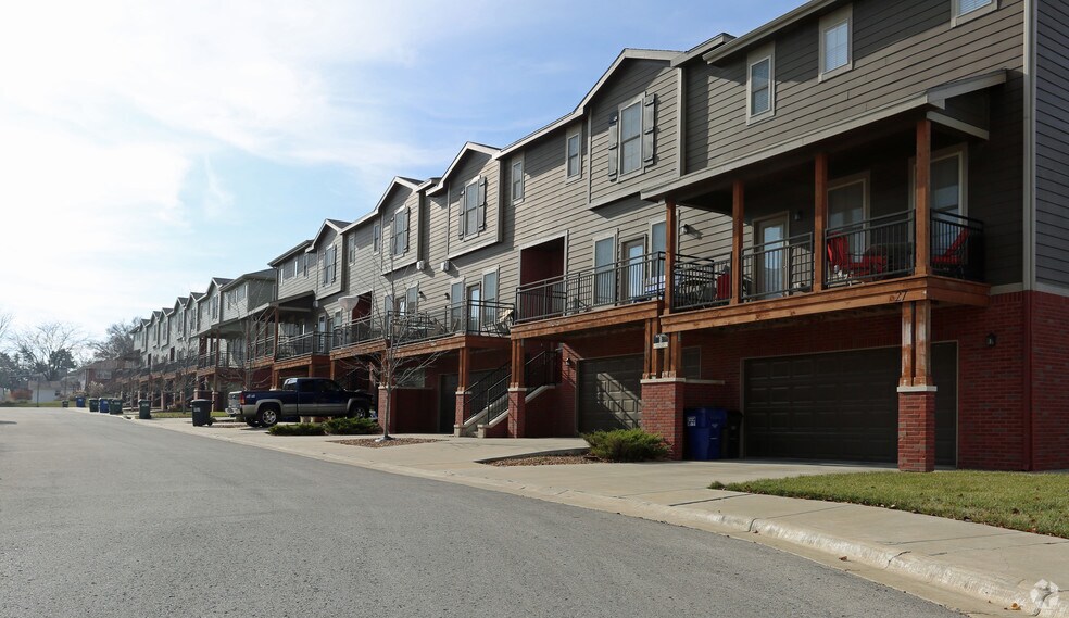 Overland Pointe Townhomes 5245 Overland Dr Lawrence KS 66049