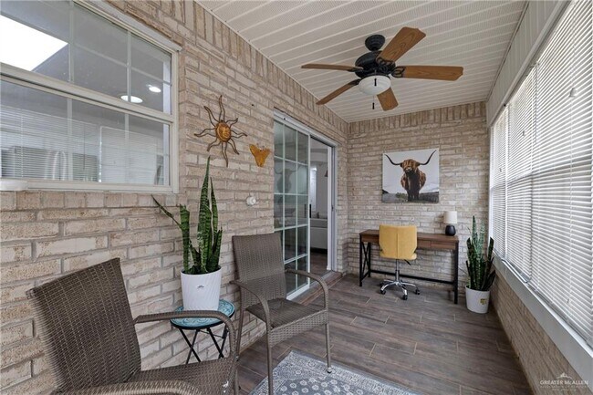 Building Photo - 16 Lake View Dr