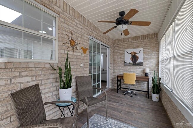 Building Photo - 708 Lake View Dr