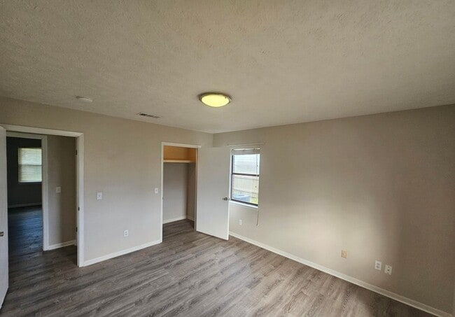 Building Photo - Adorable move-in ready home 3 bedroom 2 bath