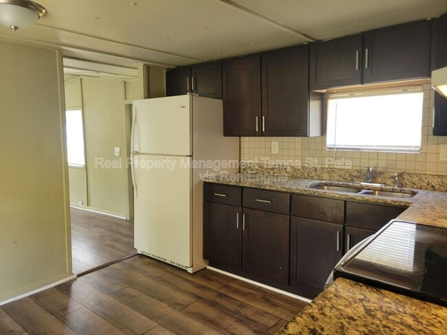 Building Photo - 710 S 50th St