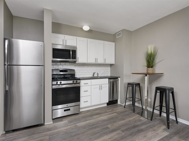 Modern Kitchens - 5550 S Dorchester