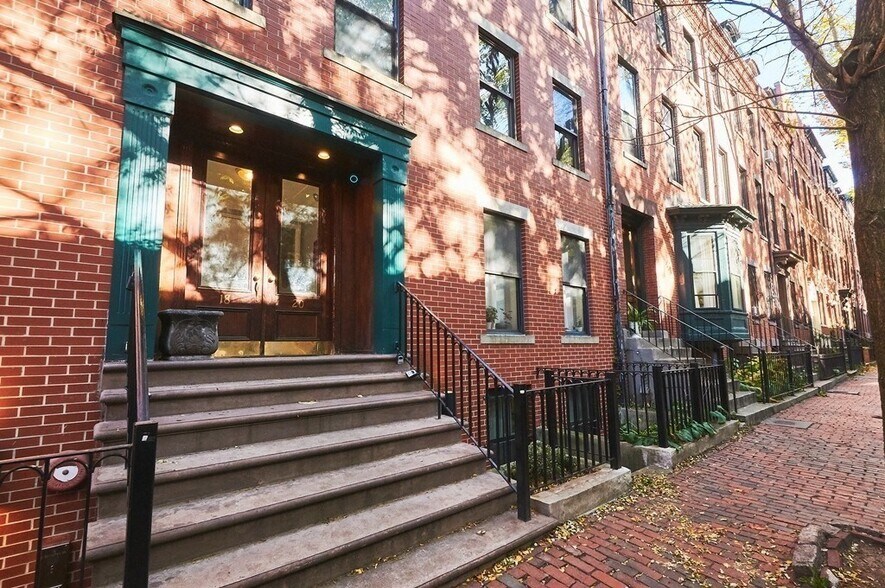 Primary Photo - 18 E Springfield St