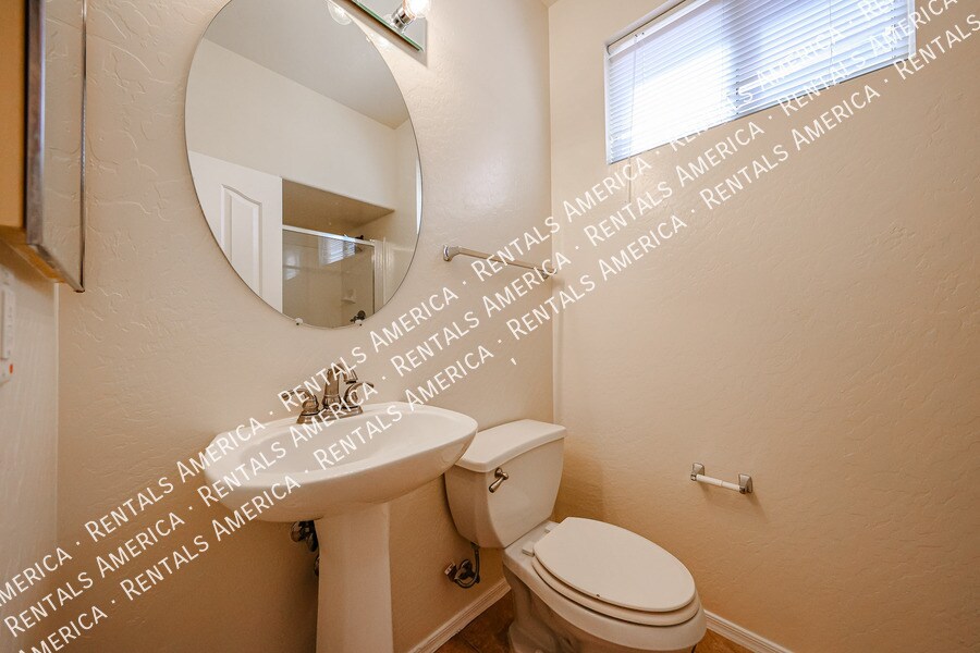 Building Photo - 528 W Mountain Sage Dr