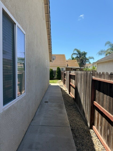 Building Photo - Ceres 3 Bedroom 2 Bathroom Home
