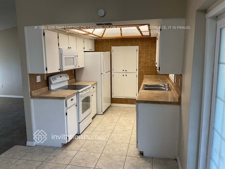 Building Photo - 4320 Trout Dr SE