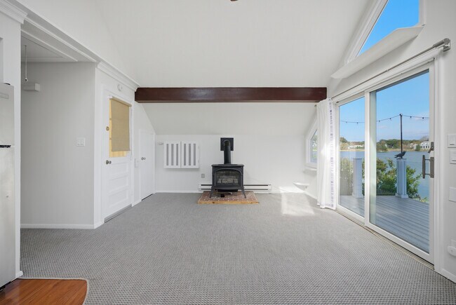 Building Photo - 205 Hillspoint Rd