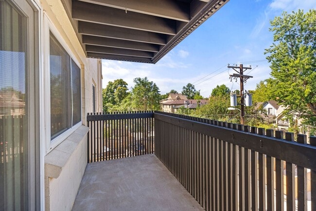 Building Photo - Condo with Mountain Views Near Wash Park &...