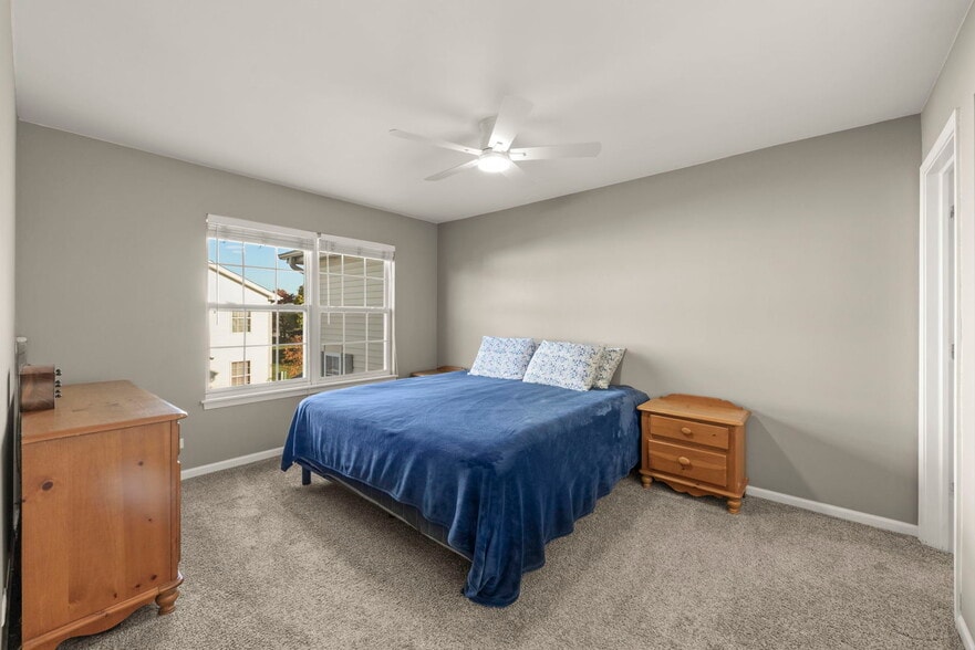 Building Photo - 2513 Dickens Dr