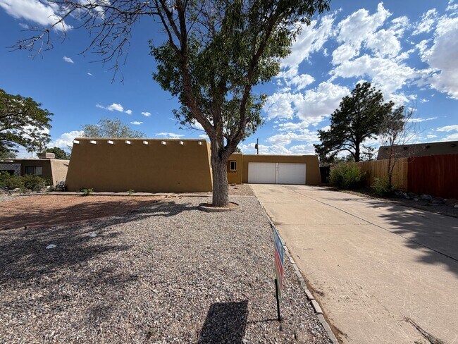Building Photo - 3 Bedroom Single Story Home Available Near Unser Blvd NW & Paradise Blvd NW!