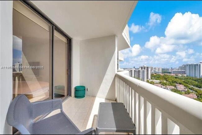 Building Photo - 1000 W Island Blvd