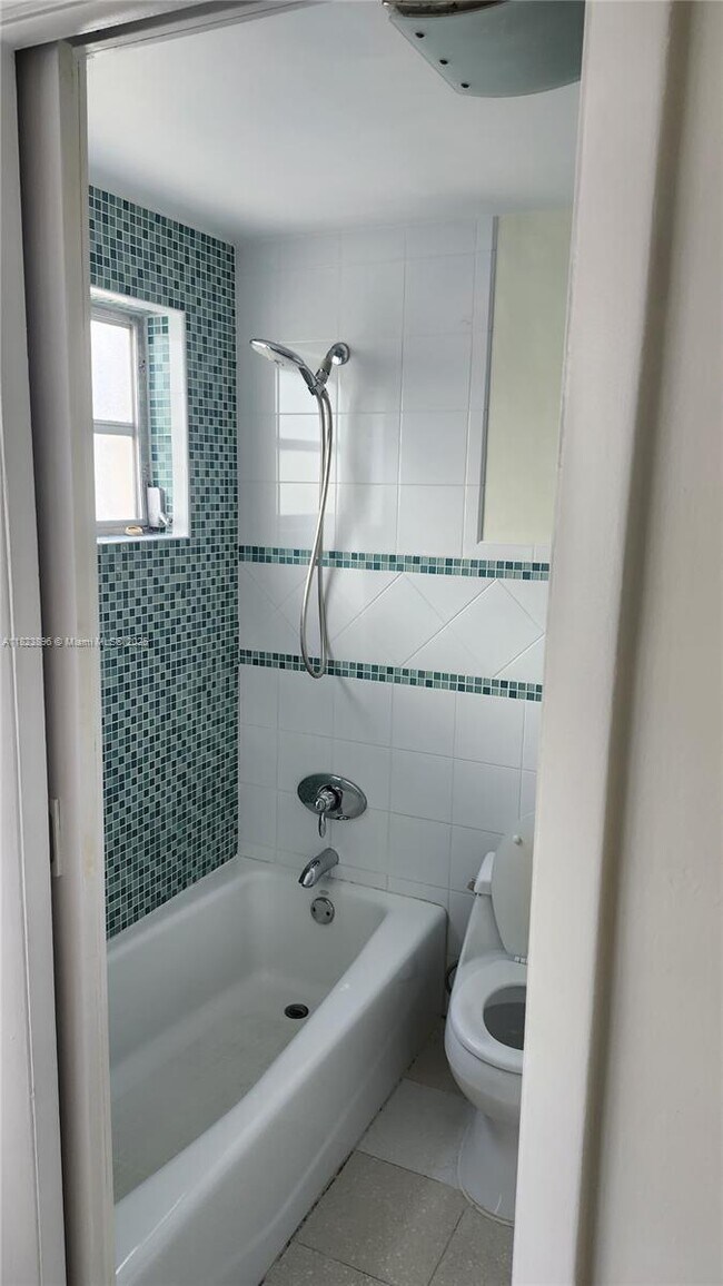 Building Photo - 200 NE 12th Ave