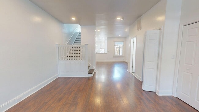 Building Photo - Four Bedroom 2,500 Square Foot House W/Back Patio, Multiple Kitchens/Laundry Facilities