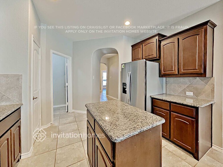 Building Photo - 15704 Barton Ridge Dr