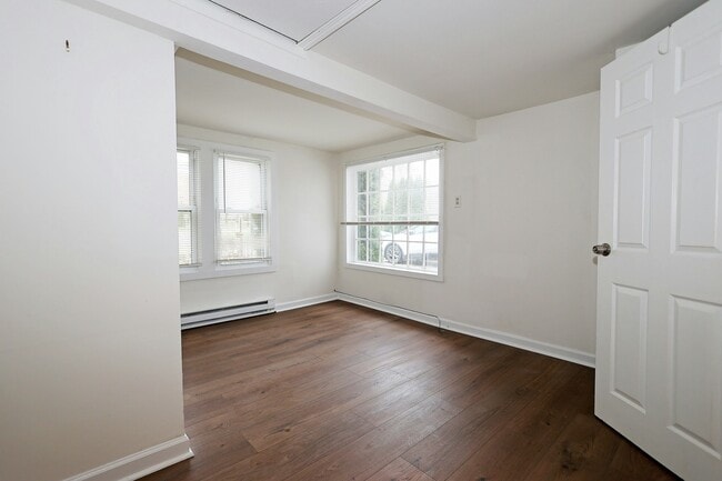 Building Photo - 121 Westport Rd