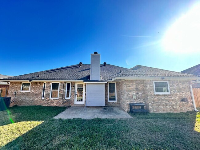 Building Photo - 1424 Winchester Dr