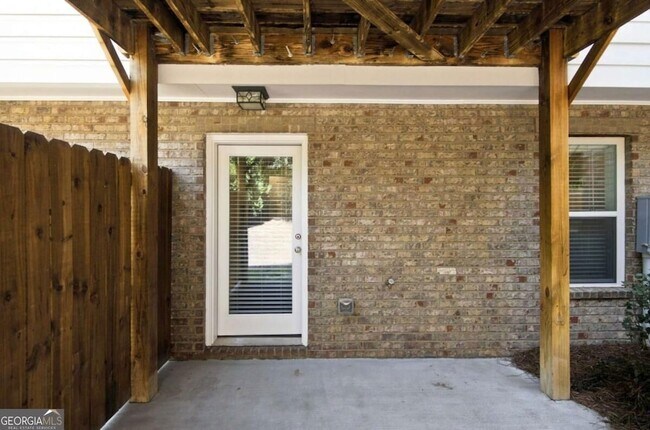 Building Photo - 7850 Laurel Crest Dr