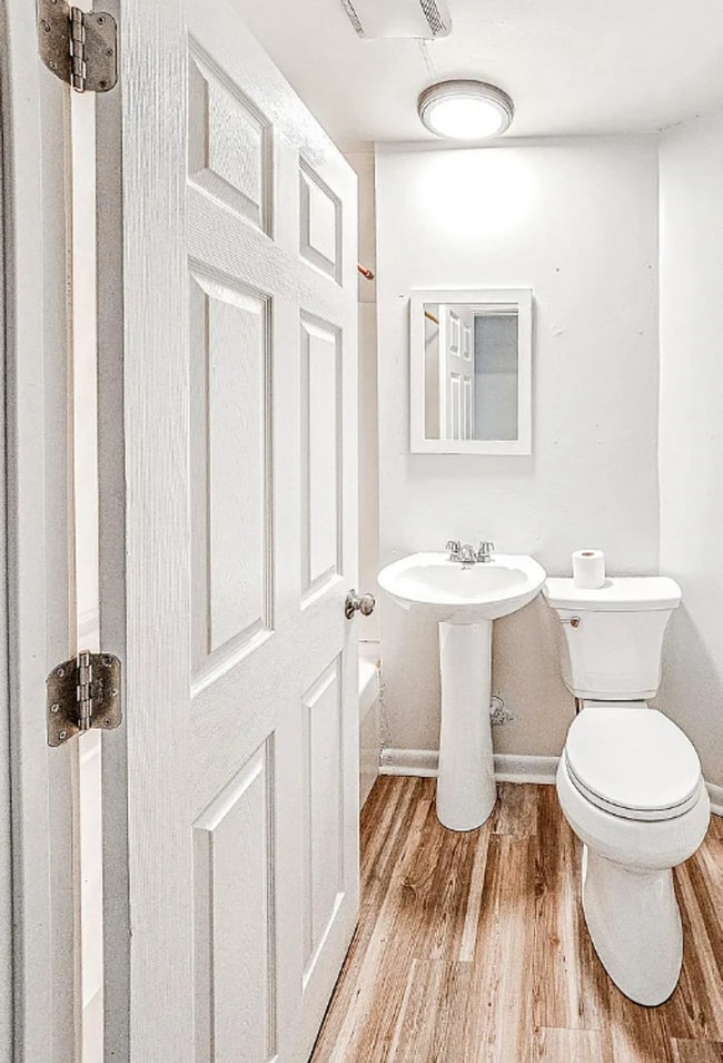 Building Photo - 4 Bedroom 1 Bathroom Rowhome in Lancaster!