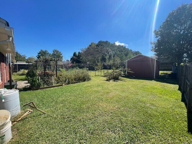 Building Photo - Nice Brick 3/2 House in Garden Lakes- $1,495